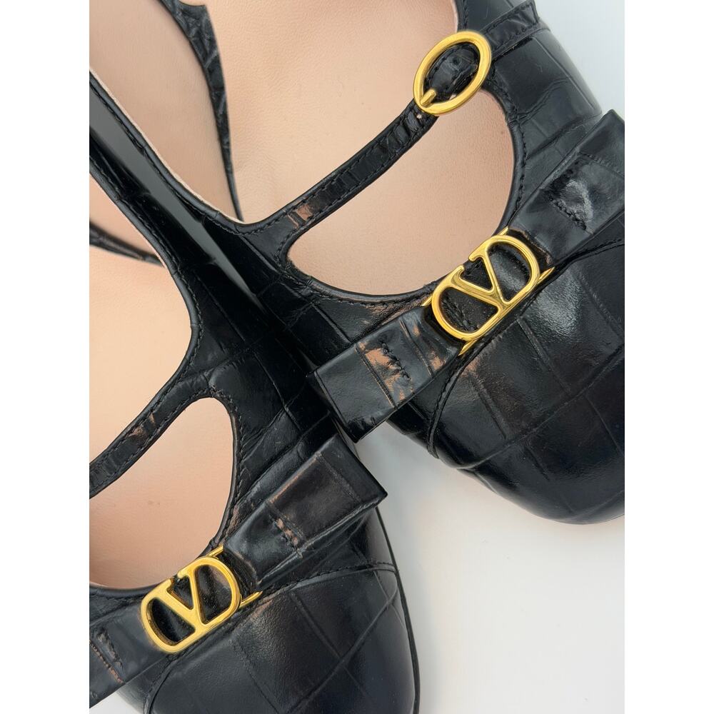 Valentino VLogo Mary Jane Pumps Embossed Black Leather Size 38 / 8 Bow Buckle - Picture 7 of 16